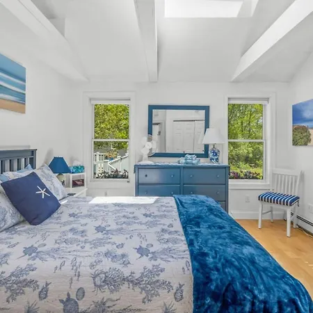 Bright And Cozy With Patio Grill And Near The Beach, Golf
